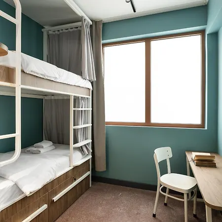 Hostel Zeus Is Loose *