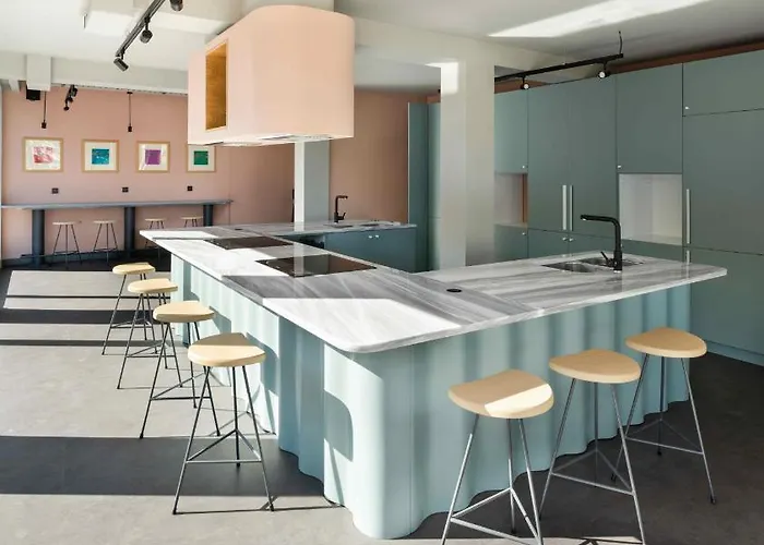 Hostel Zeus Is Loose *