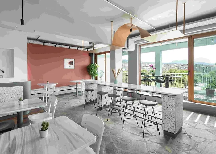 Zeus Is Loose Hostel Thessaloniki