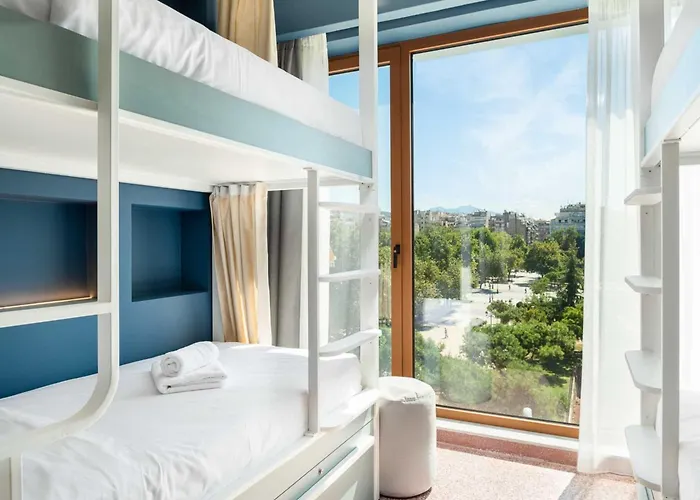 Zeus Is Loose Hostel *