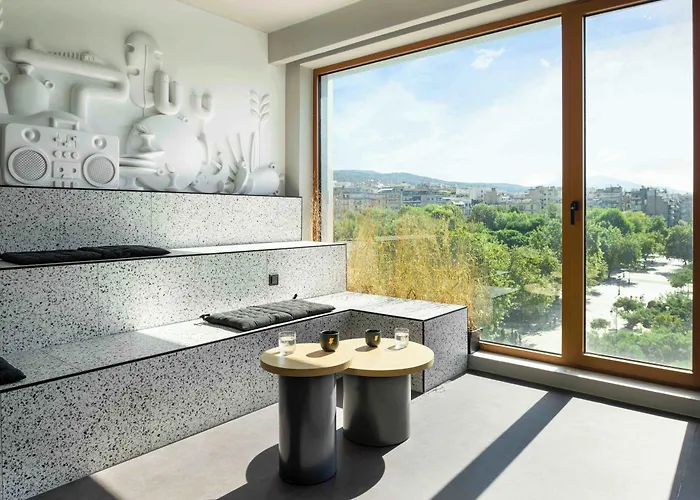 Zeus Is Loose Hostel *