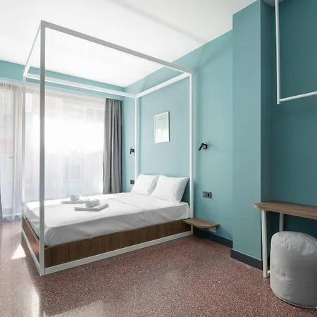 Hostel Zeus Is Loose *