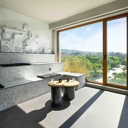 Zeus Is Loose Hostel *