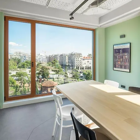 Zeus Is Loose Soluň