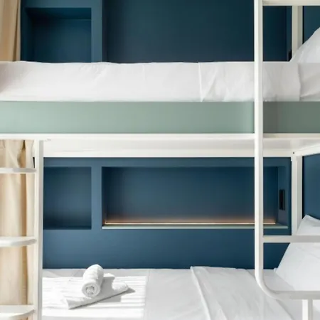 Hostel Zeus Is Loose *