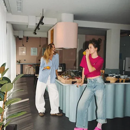 Zeus Is Loose Hostel