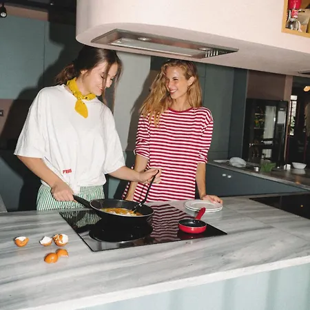 Zeus Is Loose Хостел