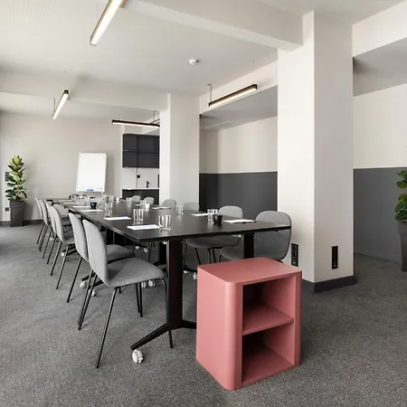 Zeus Is Loose Soluň