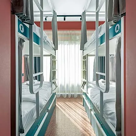 Zeus Is Loose Hostel