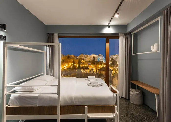 Zeus Is Loose * Tessalónica