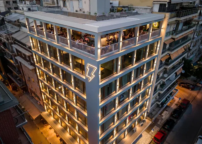 Albergue Zeus Is Loose *