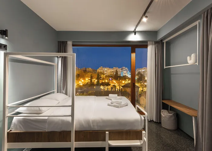 אכסניה Zeus Is Loose *