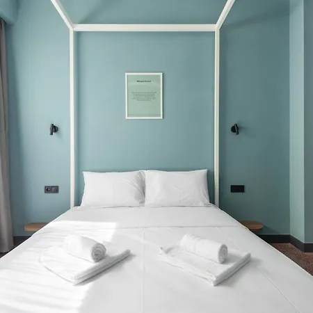 Zeus Is Loose Salonic