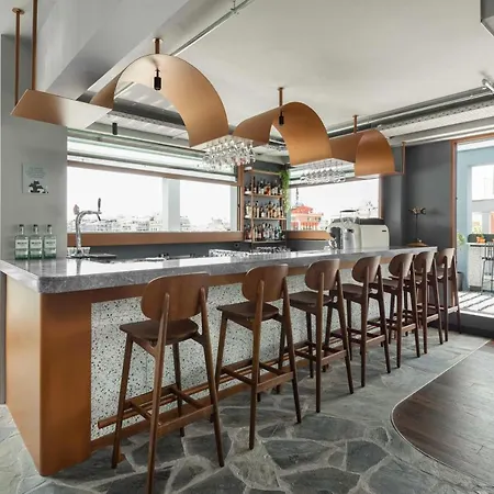 Hostel Zeus Is Loose *