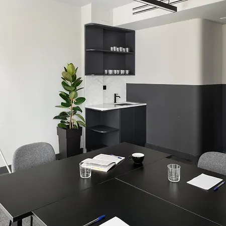 Hostel Zeus Is Loose *