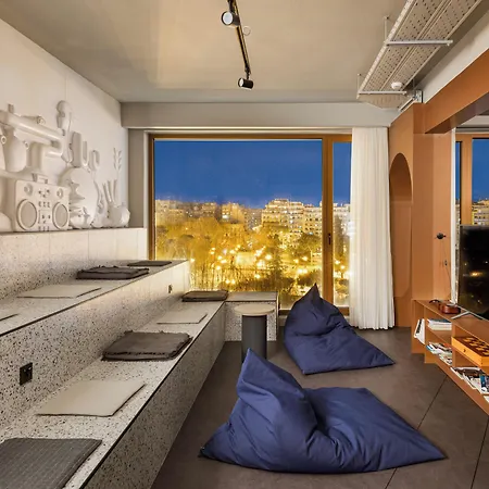 Zeus Is Loose Hostel