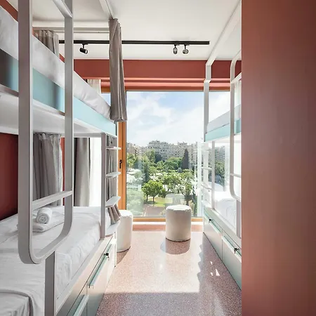 Zeus Is Loose Hostel *