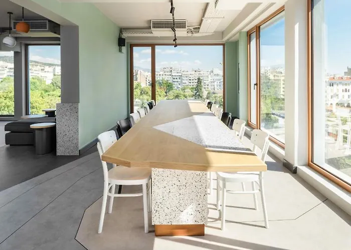 Hostal Zeus Is Loose