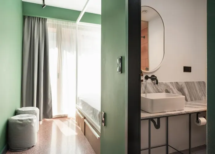 Hostal Zeus Is Loose