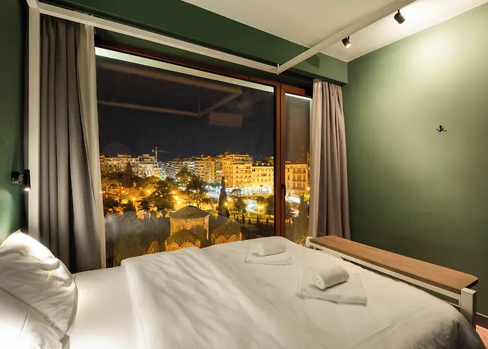 Hostal Zeus Is Loose *